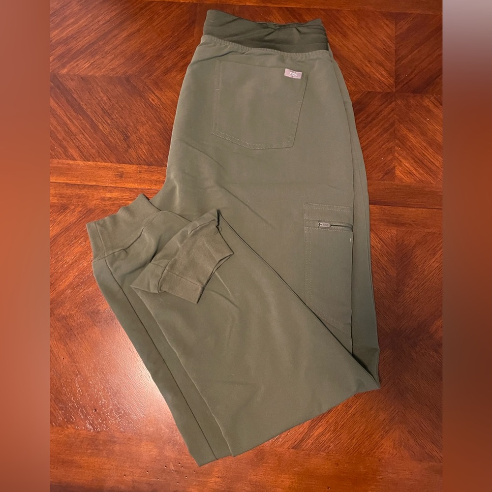 Figs scrub pants, women, joggers, olive